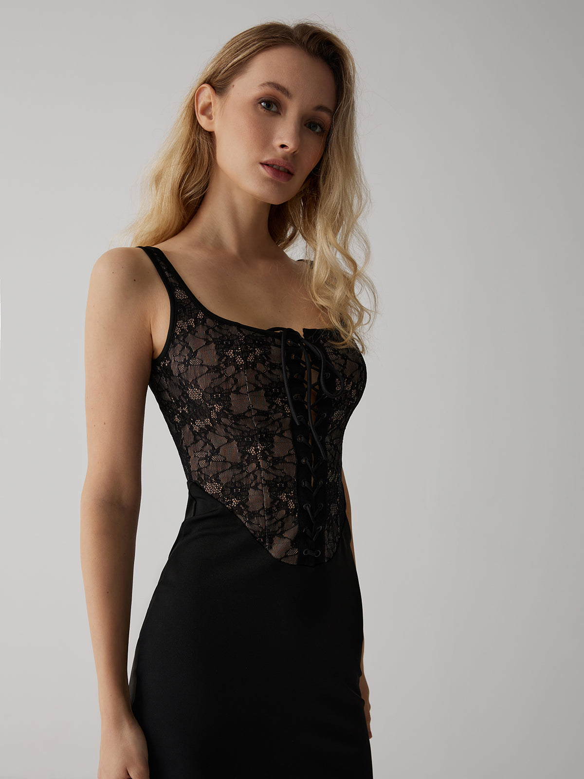 Dantelli Korse Detaylı Maxi Elbise